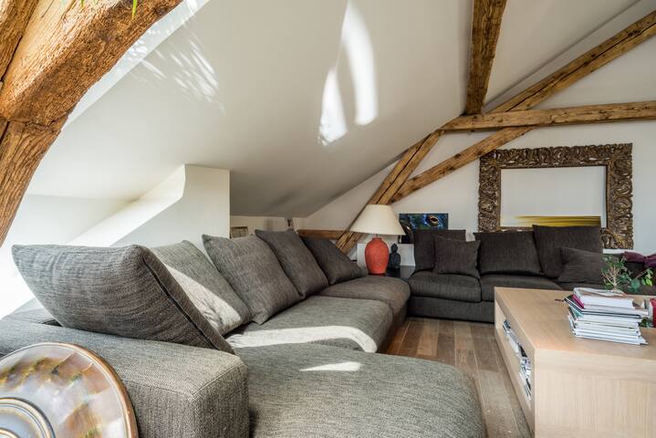 Unique Lake View 3BR – 245 sqm gallery image 4