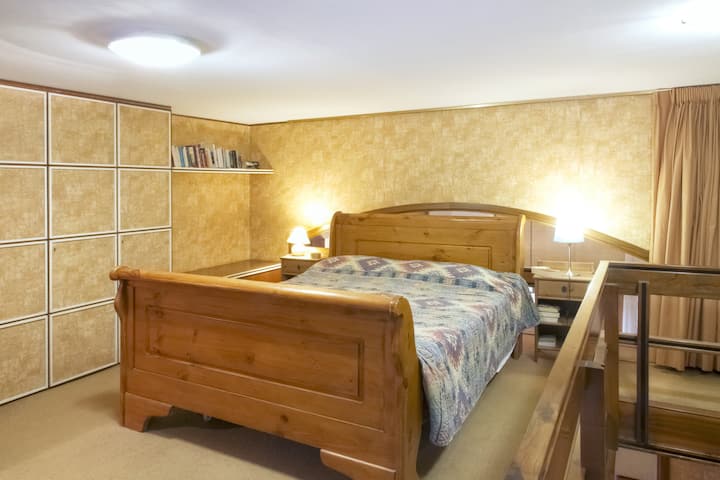 спалня сега с нов паркет 