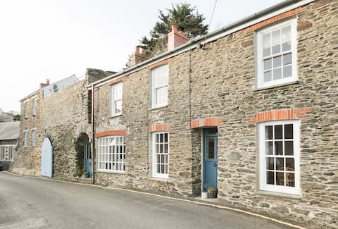 Cliff Garden, Portloe - Cottage with Sea Views
