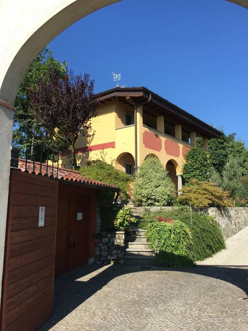 La nostra casa vacanze è nuova ed indipendente, con ingresso autonomo.