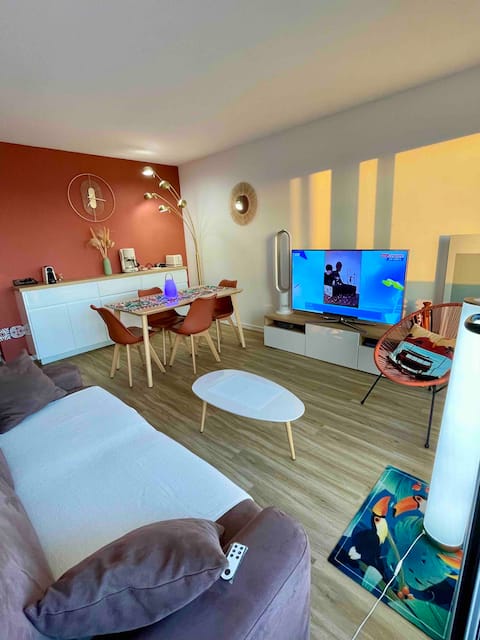 Top performing Airbnb: The 180° ~ Breathtaking view of Royan Atlantique ~ in Royan