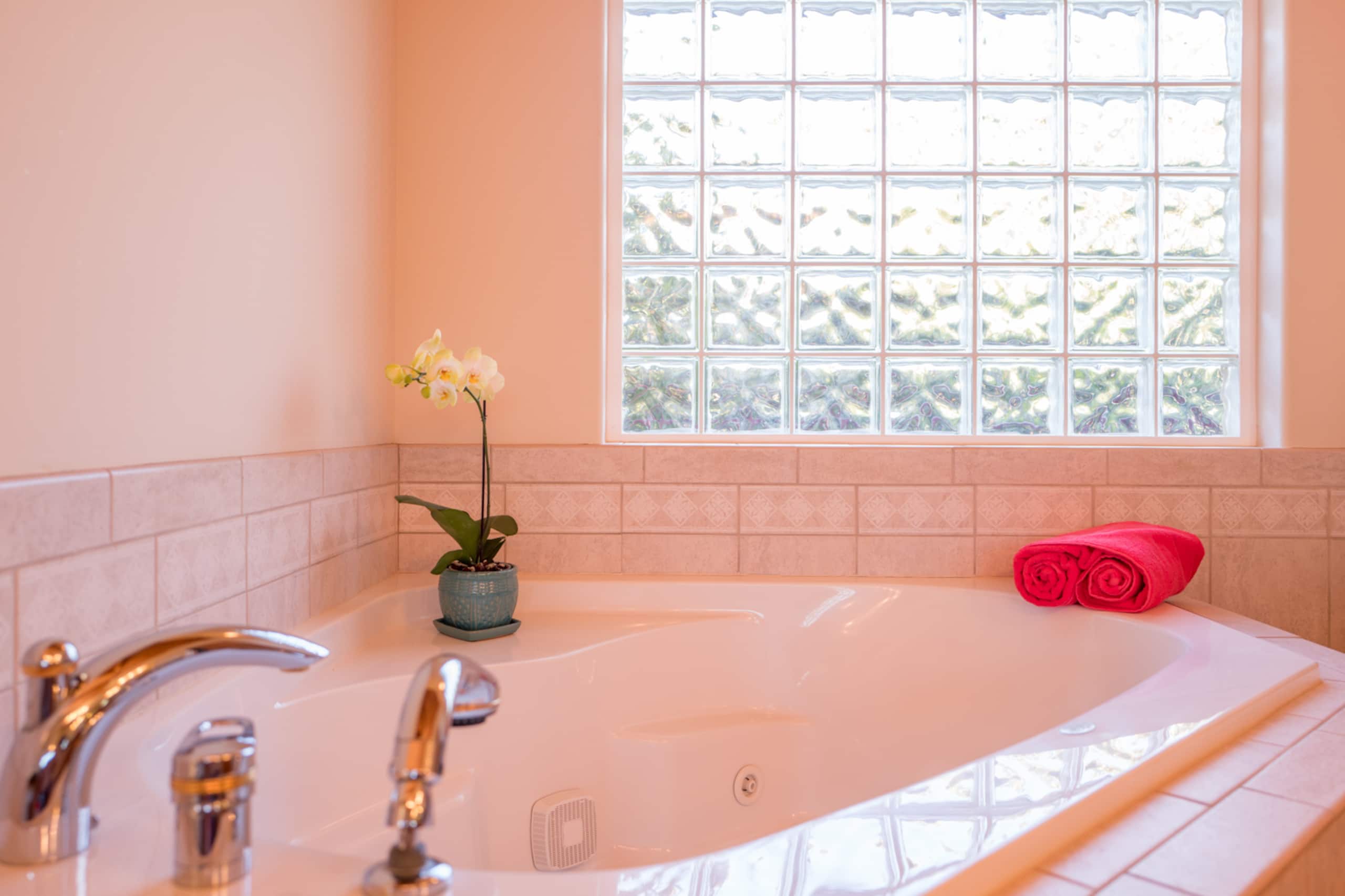 Home in Haiku-Pauwela · ★4.93 · 3 bedrooms · 4 beds · 3 baths - Photo 11