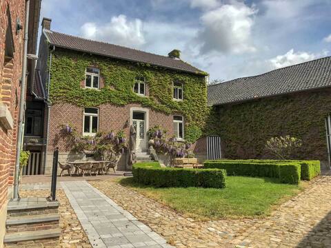 Rural square farm in Haspengouw