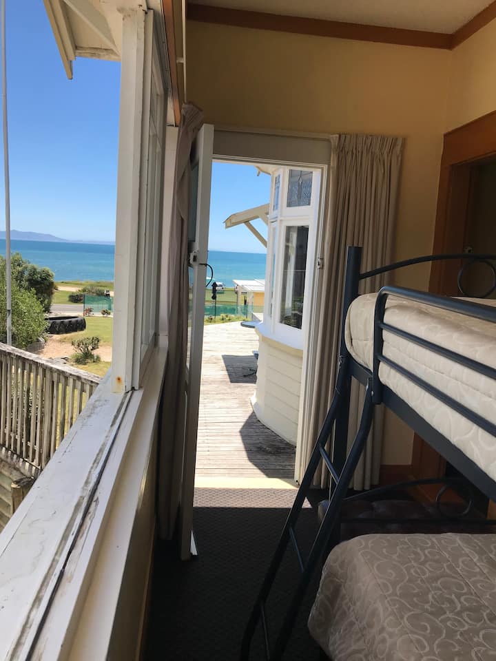 Ორსართულიანი ოთახი ზღვამდე/ პლაჟამდე