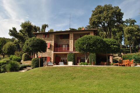 Tuscan Villa in Chianti with exclusive pool