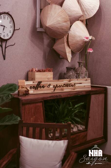 Coffee shop: free common space.