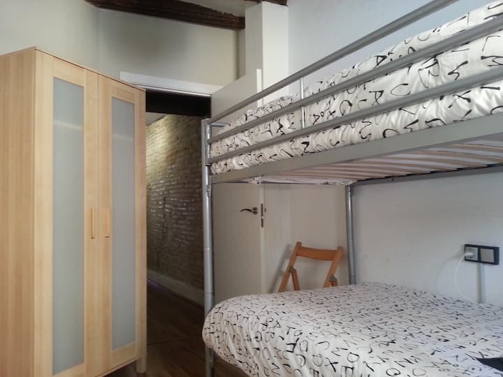 Soba / Chambre / spavaća soba  / spavaća soba.