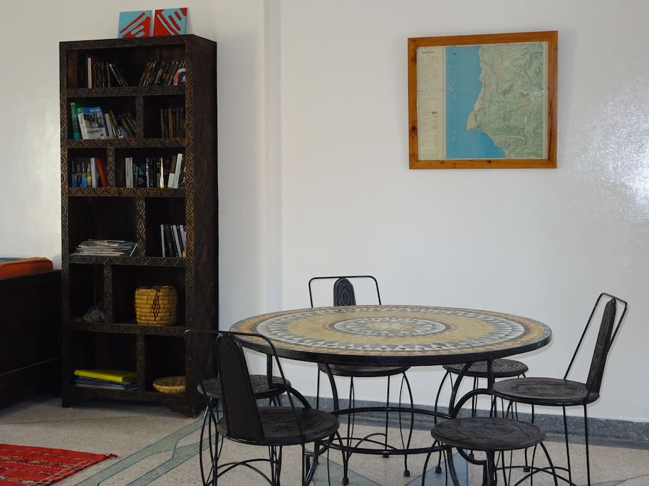 Coin repas et bibliothèque