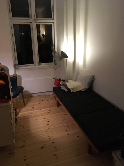 Bedroom with single bed