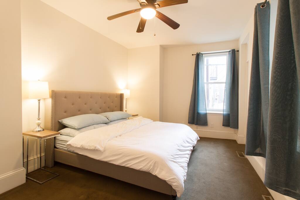 Enjoy a restful night's sleep in this king size memory foam mattress.
