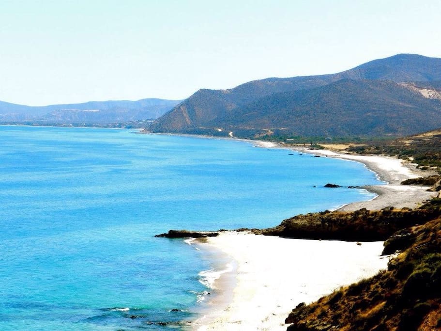 Nearby coastline great for snorkelling