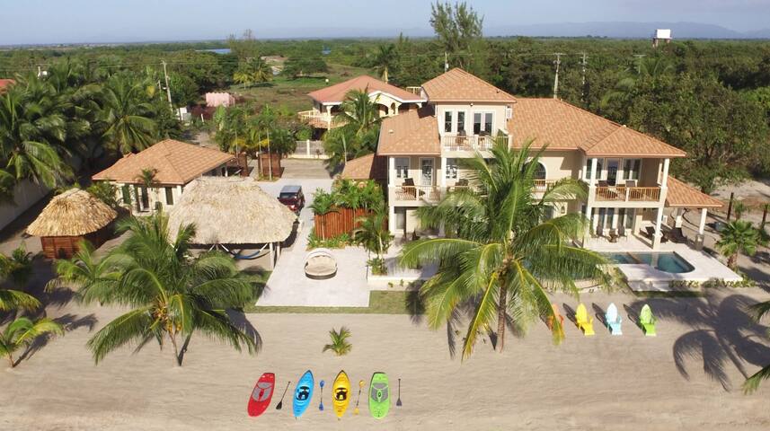 Luxury Beachfront 4 Bedroom Villa near Placencia gallery image 3