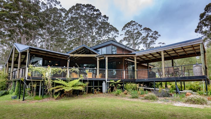 Pemberlyn House in the tall trees