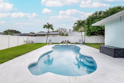 Near Beaches Family Home Heated Pool Kid Friendly