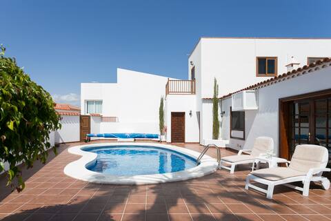 Casa Ali: Unique Family House with Pool