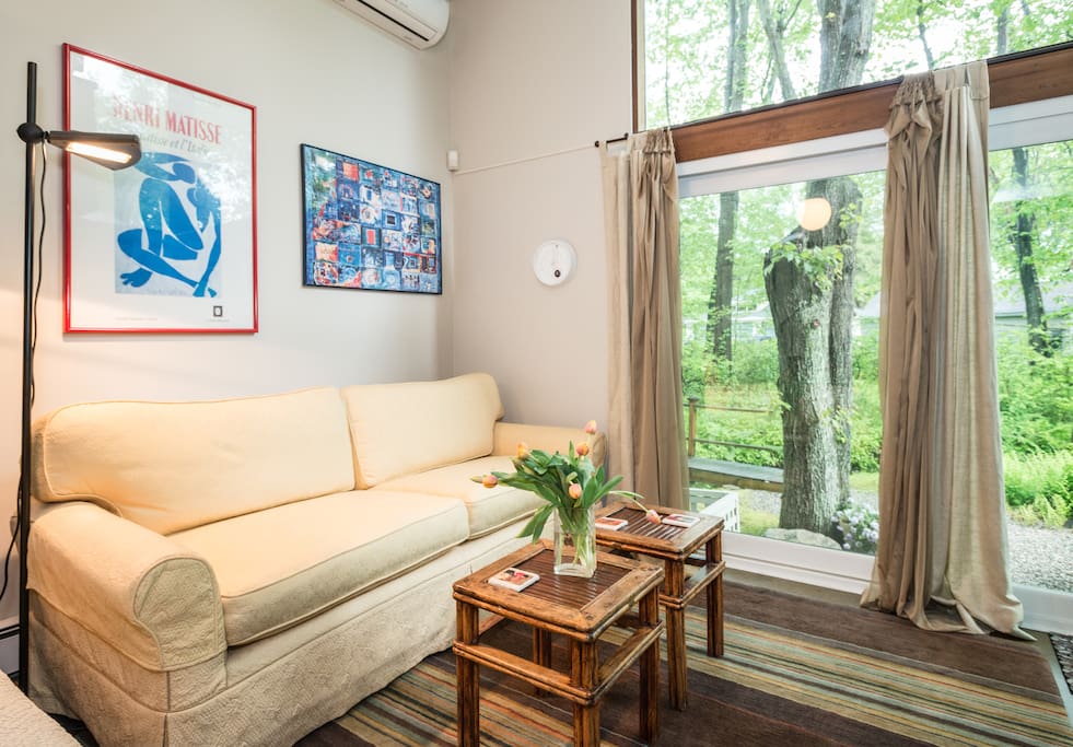 lounging area,
1st floor