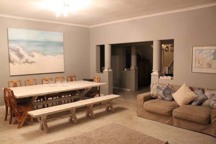 Seaside House in superb setting – Cape Town gallery image 5