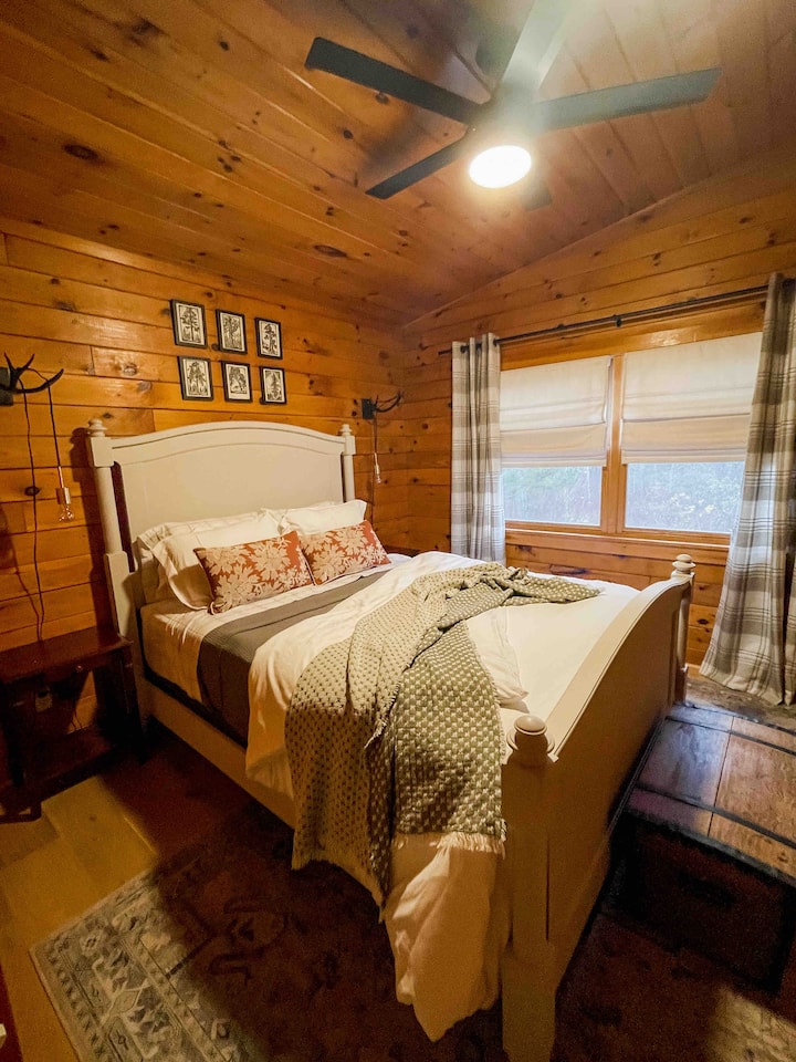 Queen bedroom