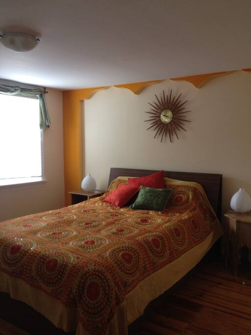 Bedroom - Queen Size Tempurpedic