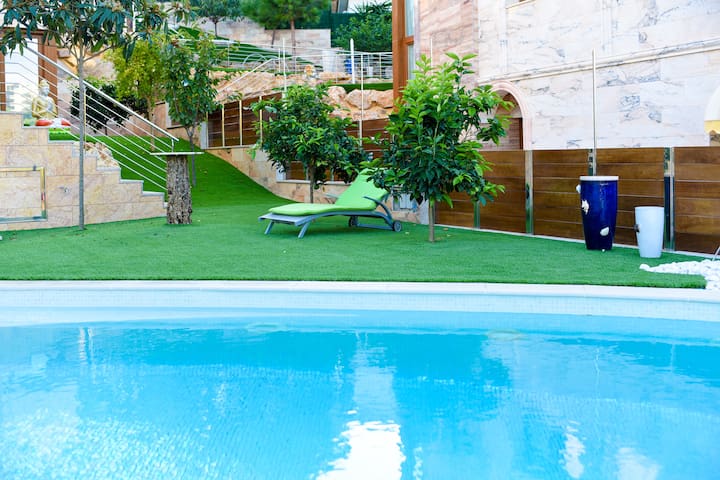 Apartments in Villa 100 m to the beach Fenals. gallery image 2