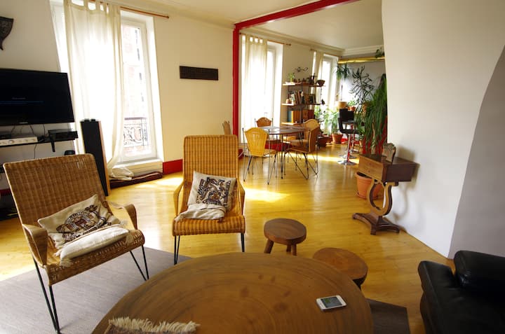 ห้องนั่งเล่นห้องทานข้าวและห้องครัวที่เหมาะสม