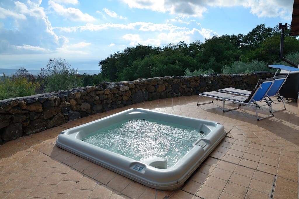 Etna, Sea, Hot Tub and private Pool Villas for Rent in Piedimonte