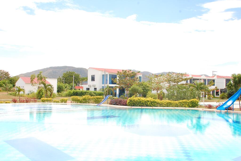 Piscina en el área social