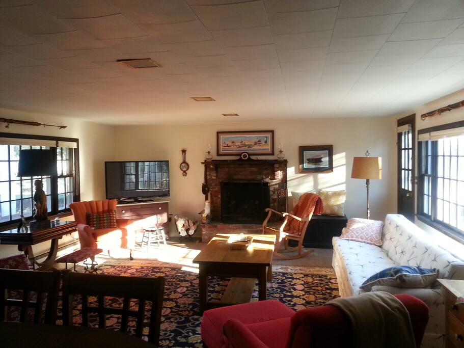 Living Room NWest to left