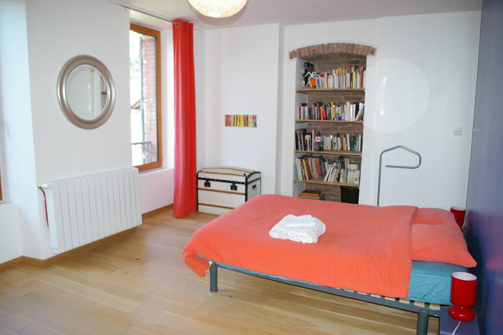 Une suite parentale avec une douche italienne privée