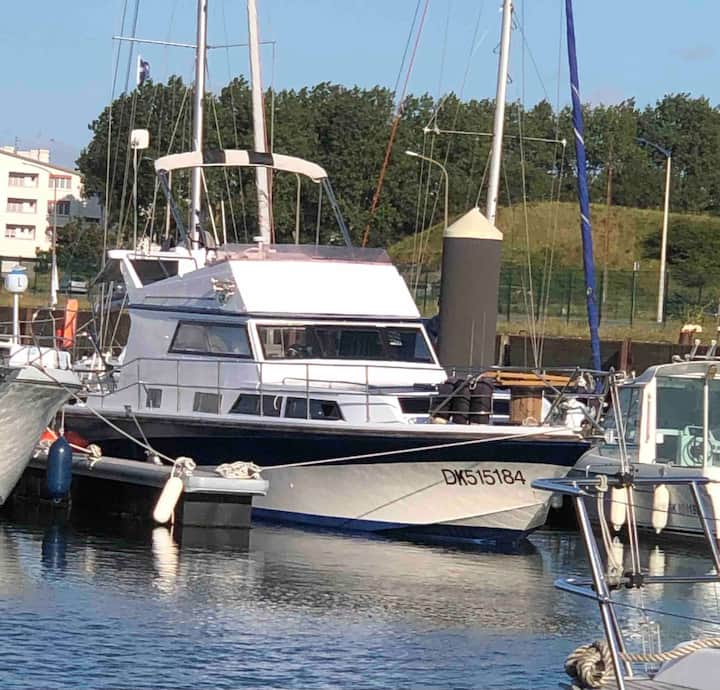 yacht overnight stay uk