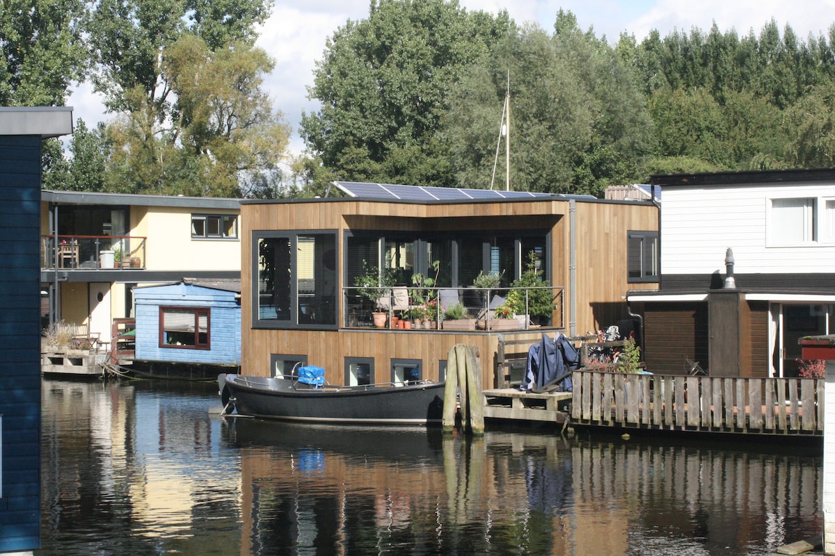 HOUSEBOAT+NOVA+80m2+%2B+FREE+BIKES