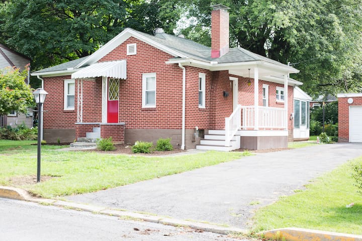 Pine Street Cottage