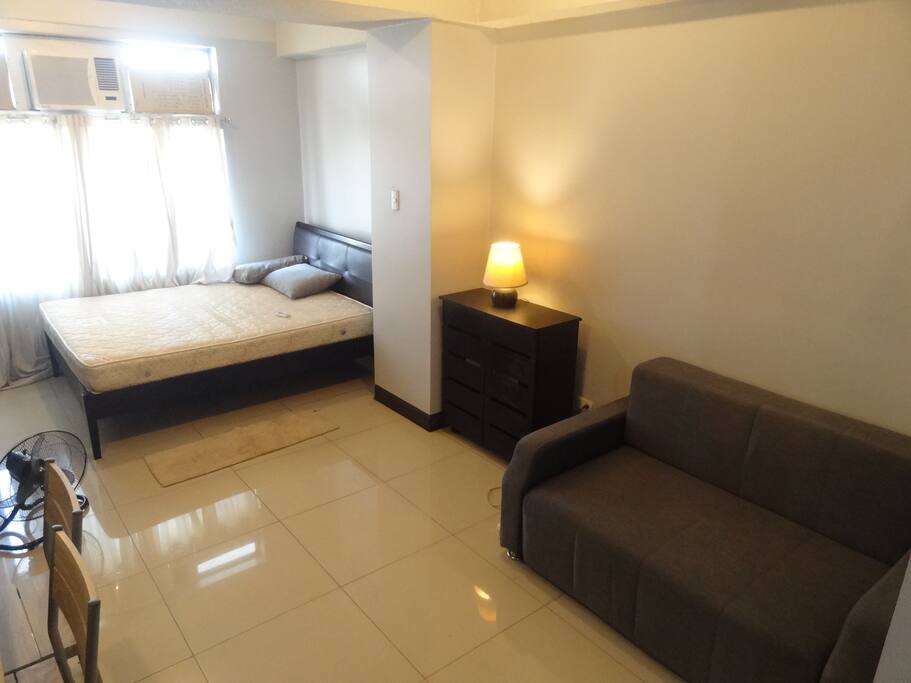 A hotel room is usually this size, good for 2, max of 3: a little tight)