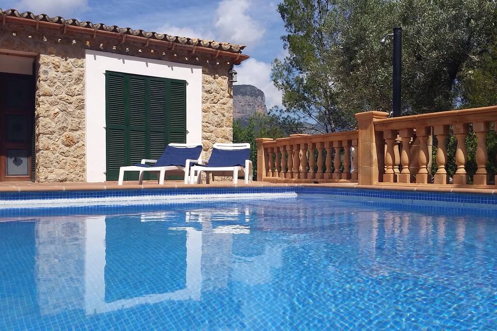 Pool with sun terrace