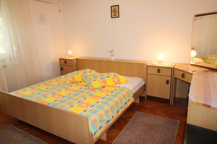 Dhomë gjumi 2