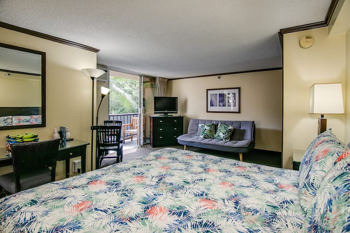 سرير كوين ، مكتب عمل تلفزيون عالي الوضوح مع كابل. فراش مريح جديد تمامًا.