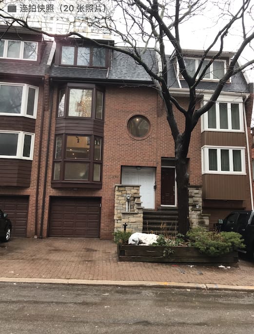 Fully Renovated Townhouse in Downtown Core