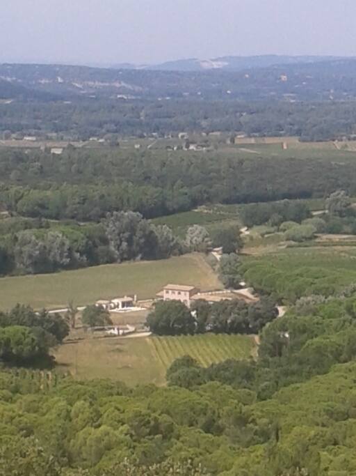 La villa dans la plaine vu du château en ruine
