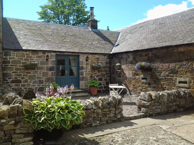 Entire 5 Star Cottage close to Edinburgh & Glasgow
