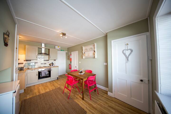 Frankel Cottage with stunning views, Helmsley