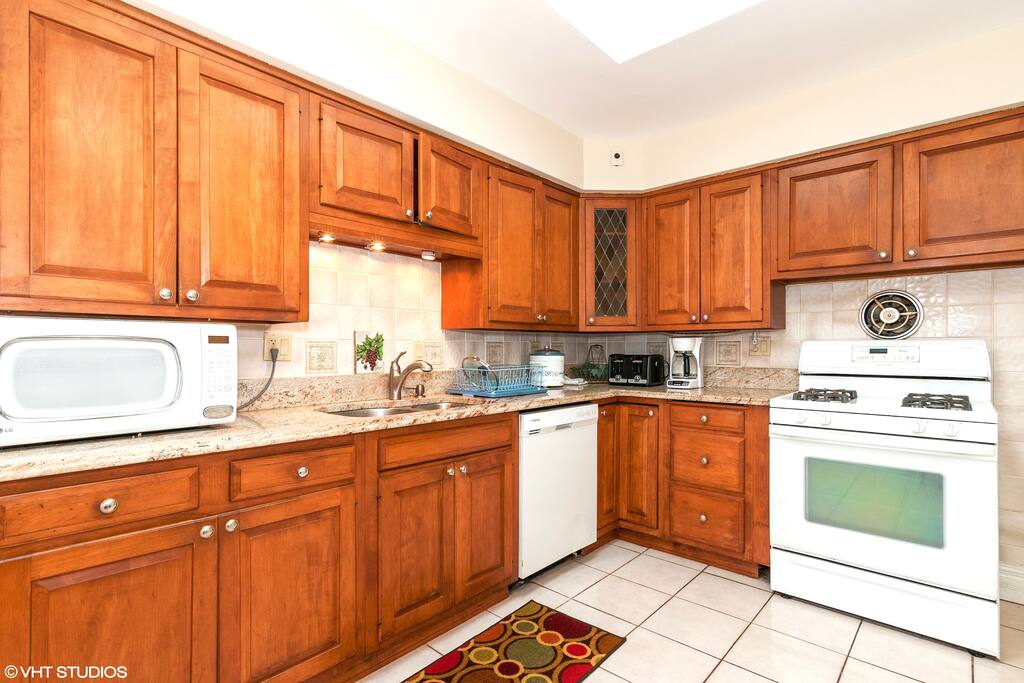 nice kitchen fully equipped microwave, dishwasher stove,