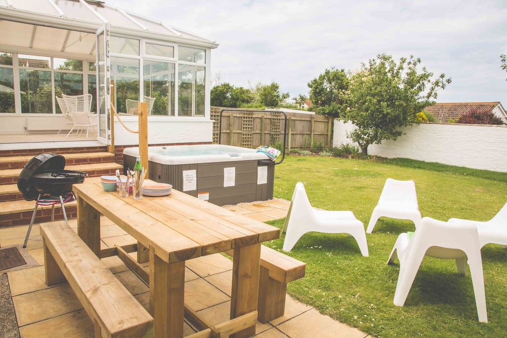Garden with hot tub, BBQ & relaxed dining
