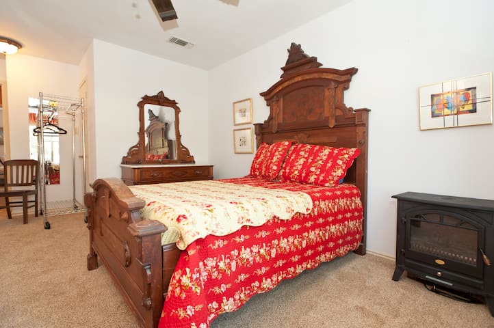 Austin Northwest Hills Townhouse, gallery image 2