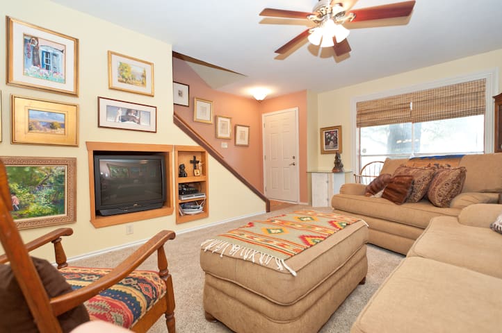 Austin Northwest Hills Townhouse, gallery image 3