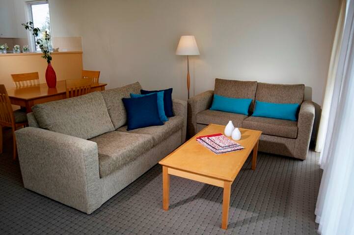 Spacious 2 Bedroom Serviced Townhouse Apartment gallery image 3