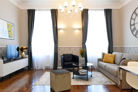 Top performing Airbnb: Markiz Rococo 4*- Downtown, 1 Bedroom -Adults Only in Donji Grad