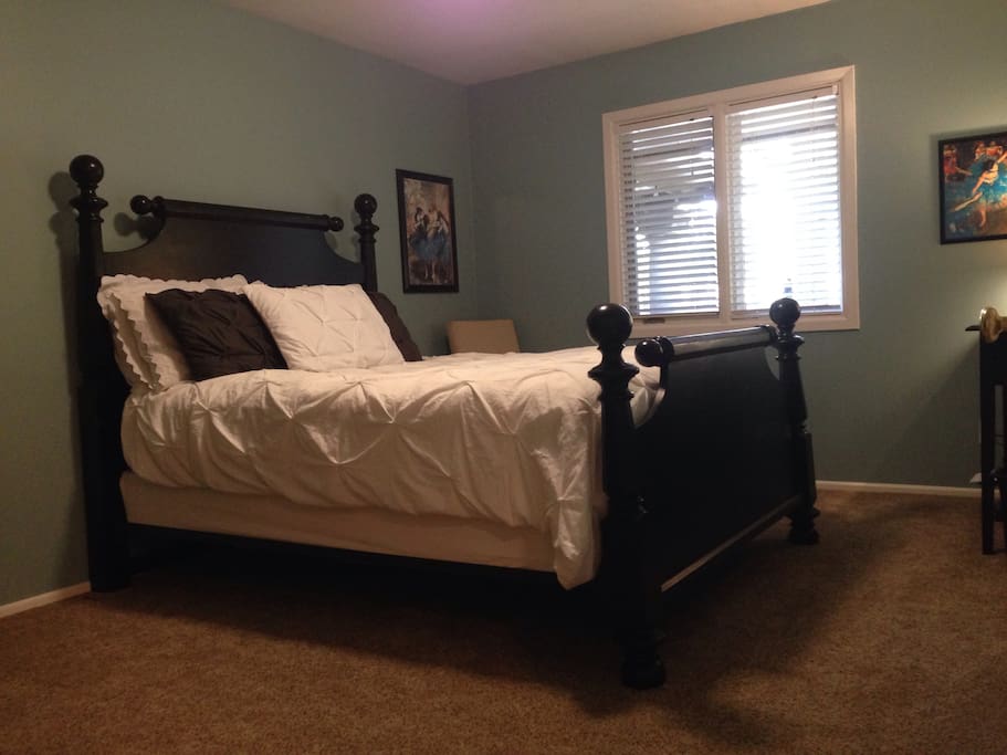 Second bedroom has a very comfortable queen size bed, desk, printer/copier, smart TV and a nice view of the backyard.