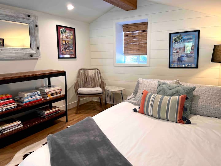 The loft sofa pulls out to a roomy double or cozy queen size bed. 