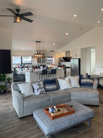 Relaxing Getaway with Breathtaking Ocean Views gallery image 5