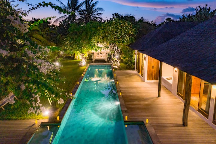 *Villas Ku Besar-Lux 5BR+Gym, heart of Seminyak
